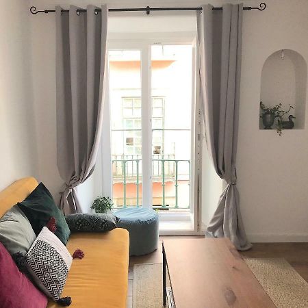 Gorgeous Bairro Alto Apartment Lisbon Bagian luar foto