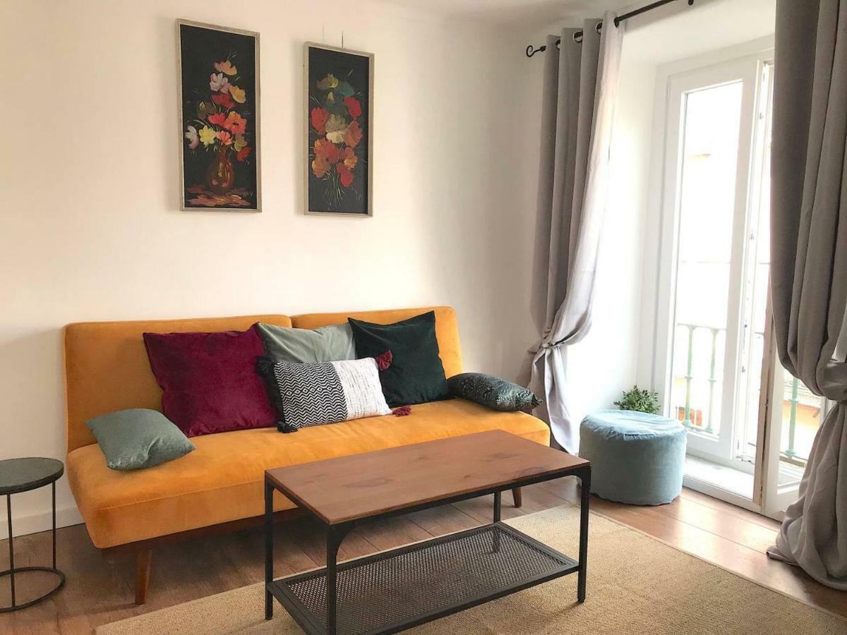 Gorgeous Bairro Alto Apartment Lisbon Bagian luar foto