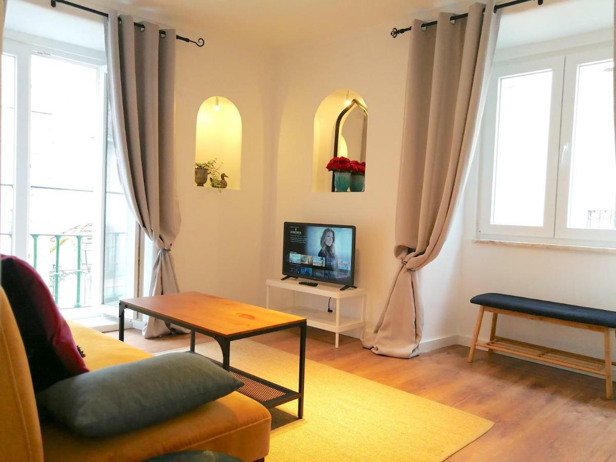 Gorgeous Bairro Alto Apartment Lisbon Bagian luar foto