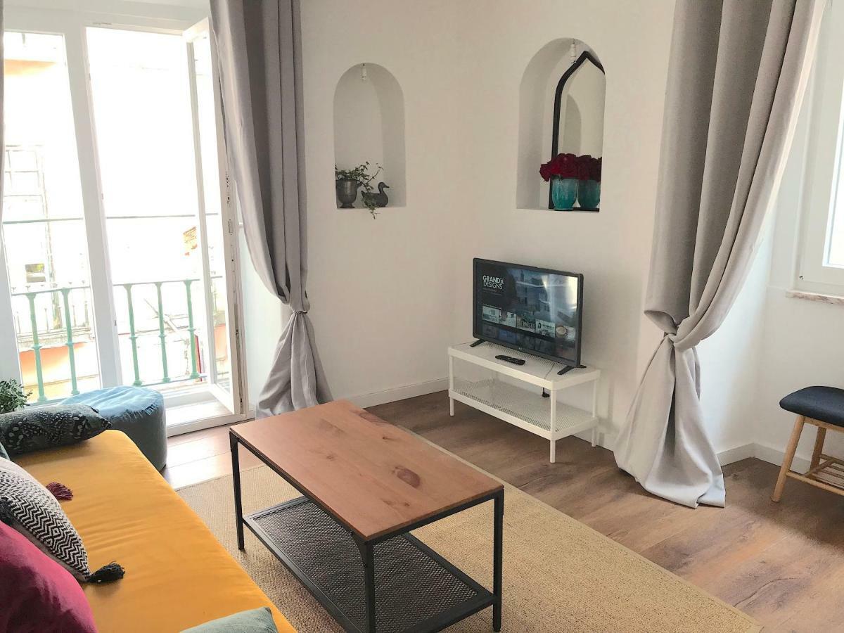 Gorgeous Bairro Alto Apartment Lisbon Bagian luar foto